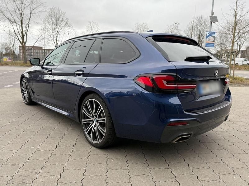 Blau Gebraucht 2018 BMW 540 Shadowline Kombi | 36.990 € (Etwas zu teuer) - Bild 1/4