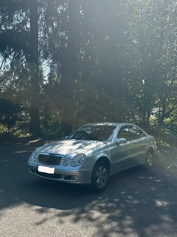 Gebraucht Mercedes E240 177 PS (130 kW) 2002 Grau Limousine