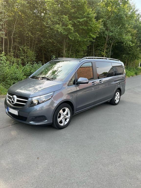 Grau Gebraucht 2018 Mercedes V250 Edition Van / Kleinbus | 38.900 € (Superpreis) - Bild 1/4