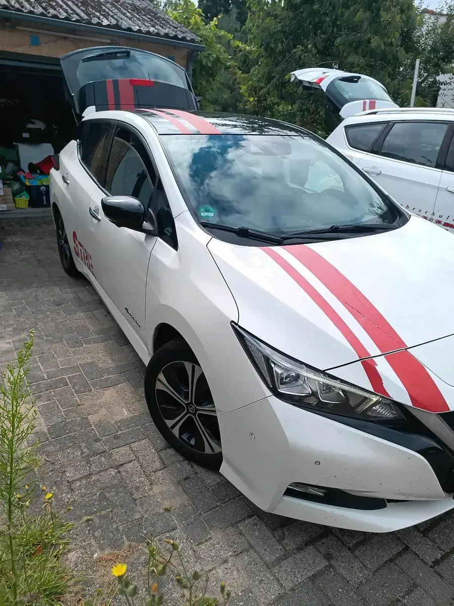 Gebraucht Nissan Leaf Tekna 110 kW (150 PS) 2018 Weiß Kleinwagen