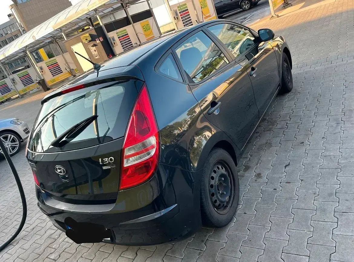 Gebraucht Hyundai i30 109 PS (80 kW) 2009 Schwarz Limousine