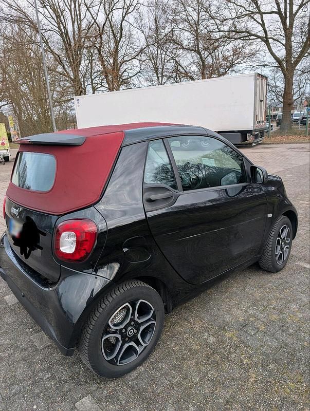 Gebraucht Smart ForTwo Cabrio 71 PS (52 kW) 2019 Schwarz Cabrio