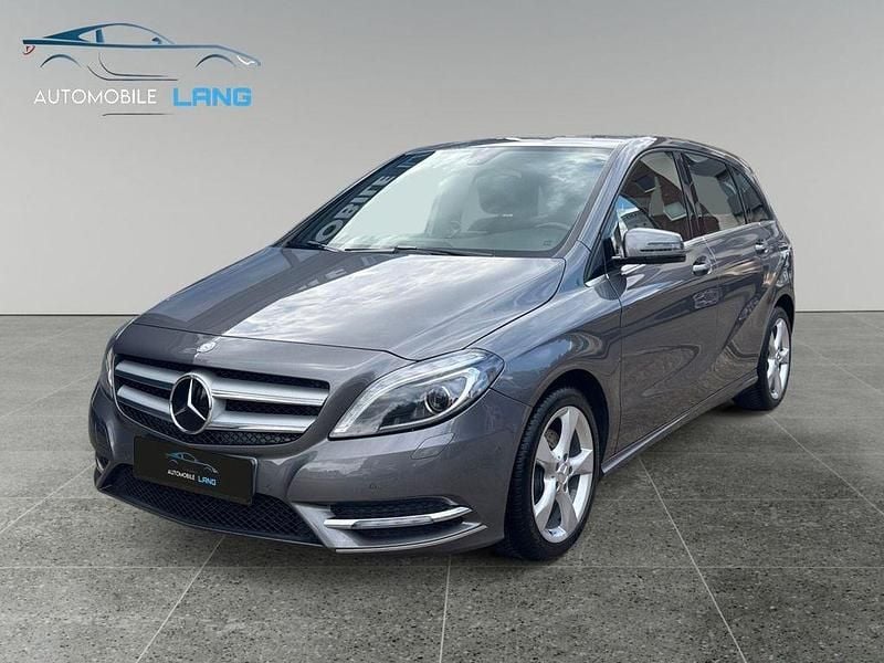 Grau Gebraucht 2012 Mercedes B200 Van / Kleinbus | 13.790 € (Fairer Preis) - Bild 1/4