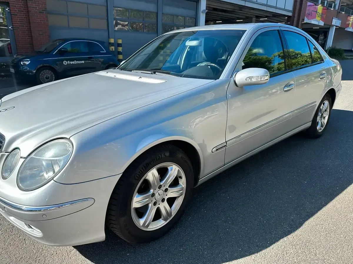 Gebraucht Mercedes E200 163 PS (119 kW) 2003 Silber Limousine