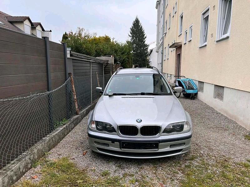 Gebraucht BMW 320 136 PS (100 kW) 2001 Silber Kombi