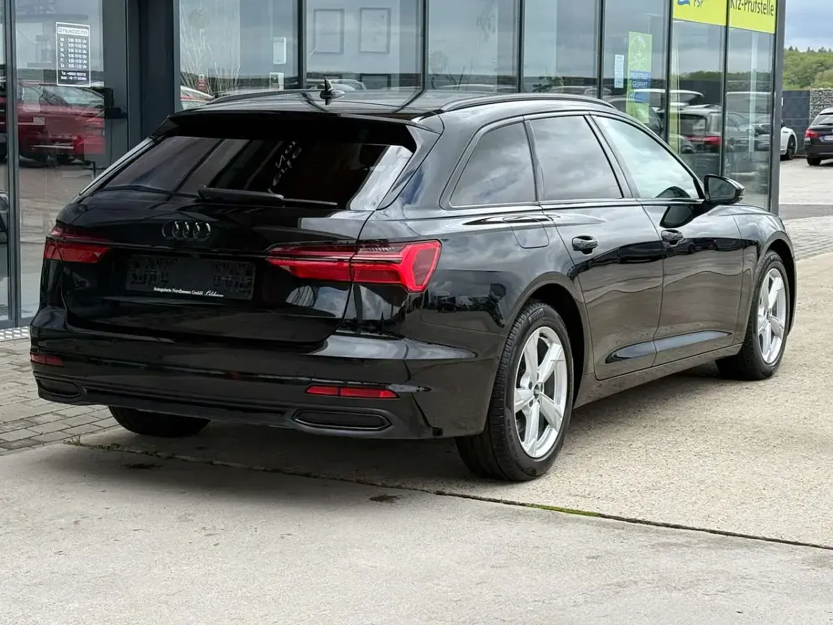 Gebraucht Audi A6 Sport 265 PS (194 kW) 2023 Mythosschwarz metallic Kombi