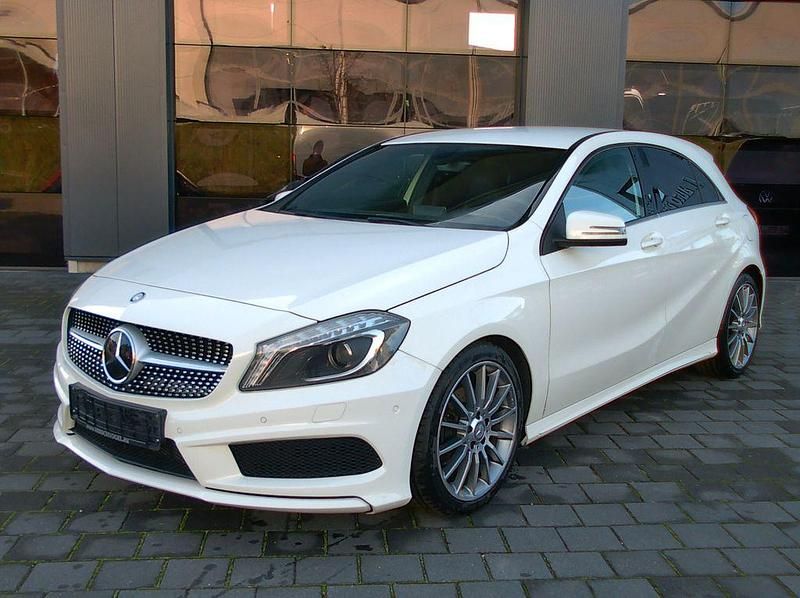 Weiß Gebraucht 2013 Mercedes A200 AMG Limousine | 11.900 € (Etwas zu teuer) - Bild 1/4