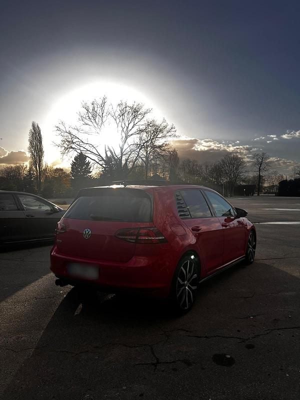 Gebraucht VW Golf VII 185 PS (136 kW) 2015 Rot Kleinwagen
