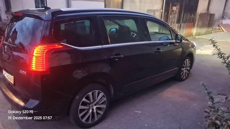Gebraucht Peugeot 5008 Business-Line 163 PS (119 kW) 2015 Schwarz Van / Kleinbus