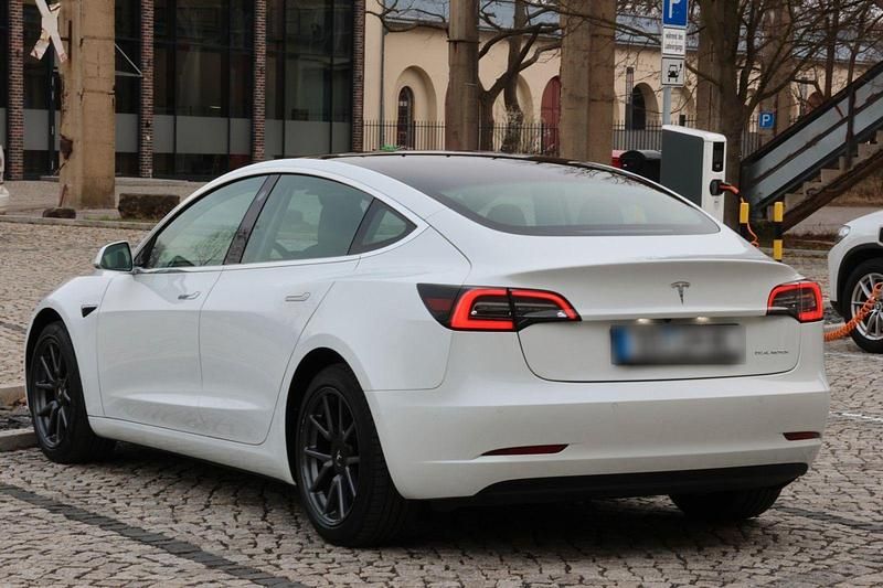 Used Tesla Model 3 Long Range AWD 324 kW (441 HP) 2019 White Sedan