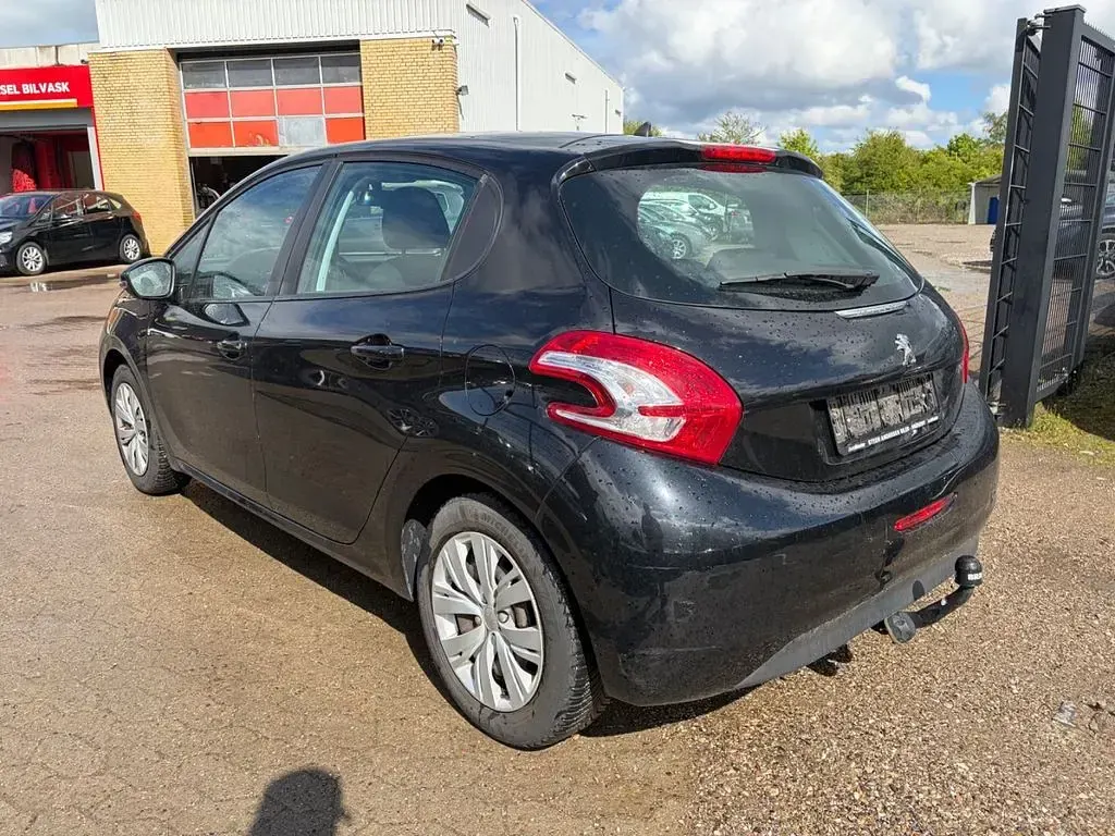 Gebraucht Peugeot 208 68 PS (50 kW) 2015 Schwarz Kleinwagen