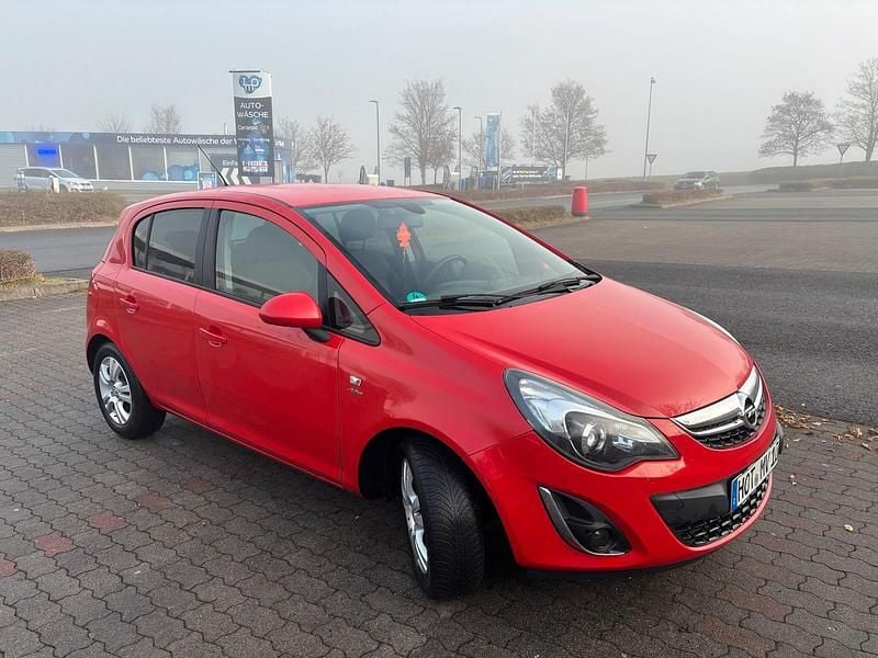 Rot Gebraucht 2013 Opel Corsa Kleinwagen | 4.499 € (Fairer Preis) - Bild 1/4