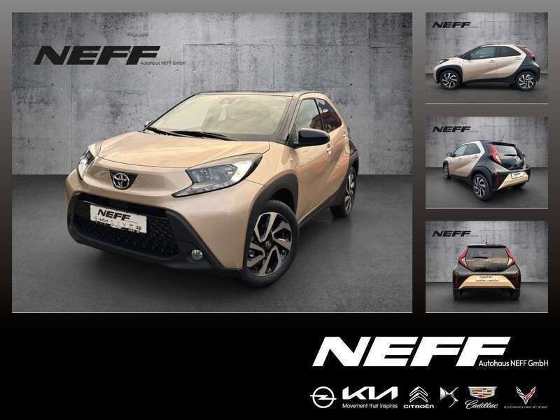 Ginger beige (4u9)/ black mica Neu 2025 Toyota Aygo Team Kleinwagen | 16.790 € - Bild 1/4
