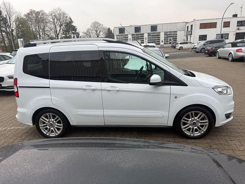 Gebraucht Ford Tourneo Courier Titanium 101 PS (74 kW) 2016 Weiß Van / Kleinbus