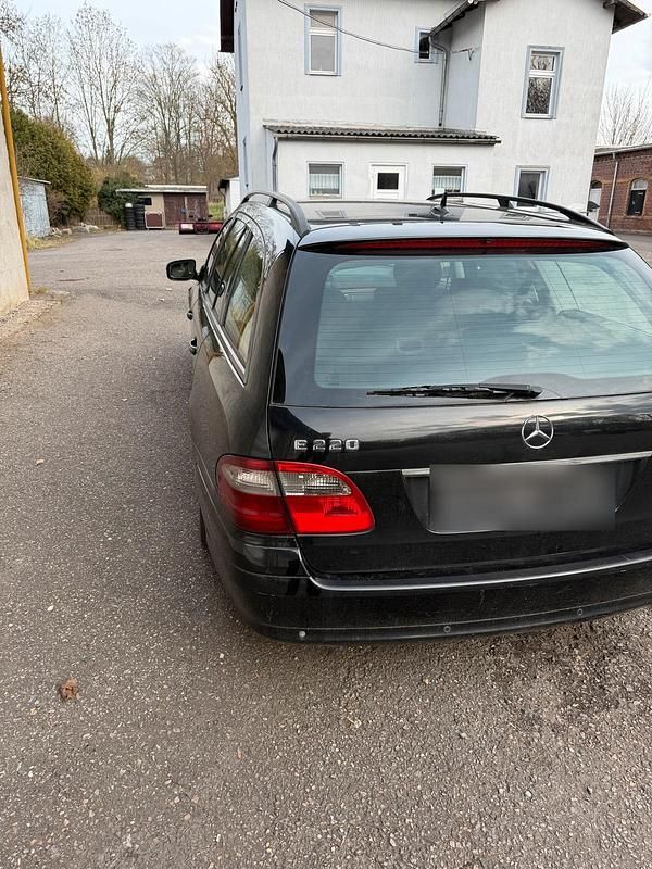 Gebraucht Mercedes E220 170 PS (125 kW) 2008 Schwarz Kombi