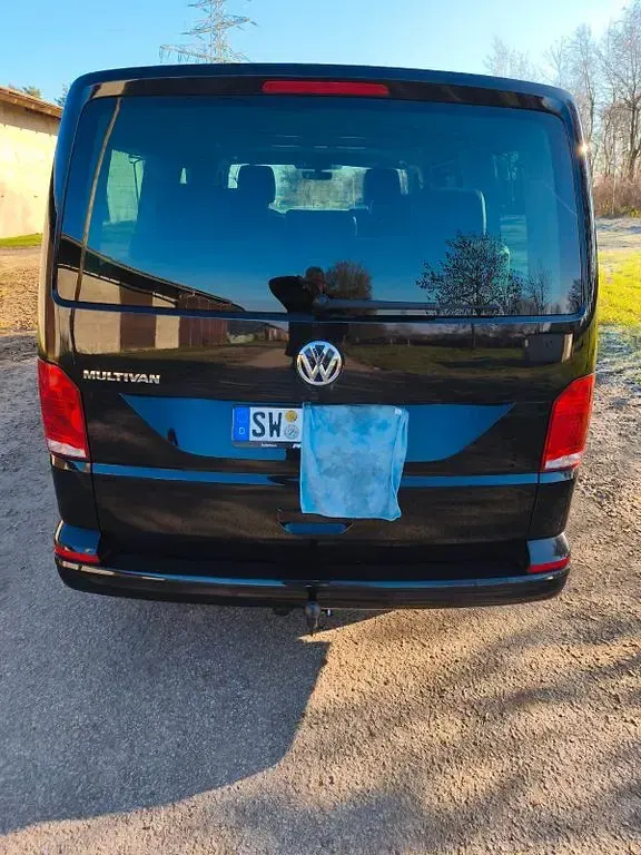 Second-hand VW Multivan 150 CP (110 kW) 2021 Negru Monovolum