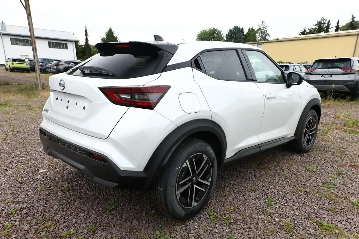 Neu Nissan Juke N-Connecta 114 PS (83 kW) 2025 Pearl white metallic SUV