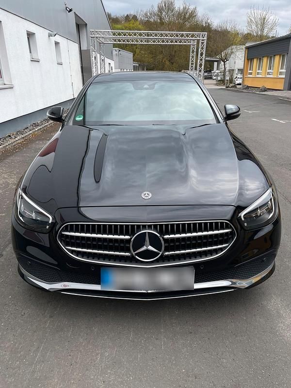 Gebraucht Mercedes E220 Avantgarde 194 PS (142 kW) 2020 Schwarz Limousine