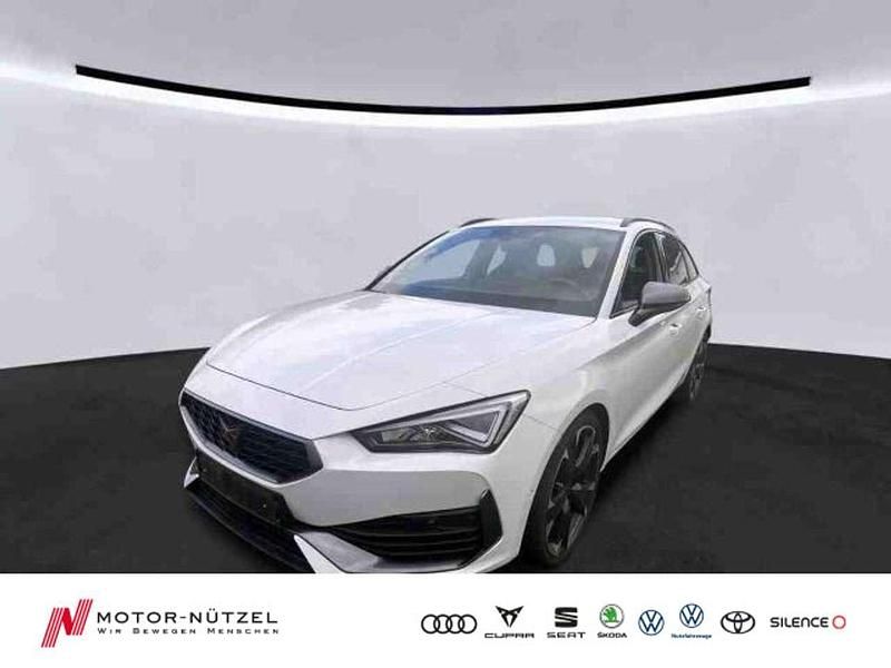 "candy" weiss Gebraucht 2023 Cupra Leon VZ Kombi | 30.630 € (Fairer Preis) - Bild 1/4