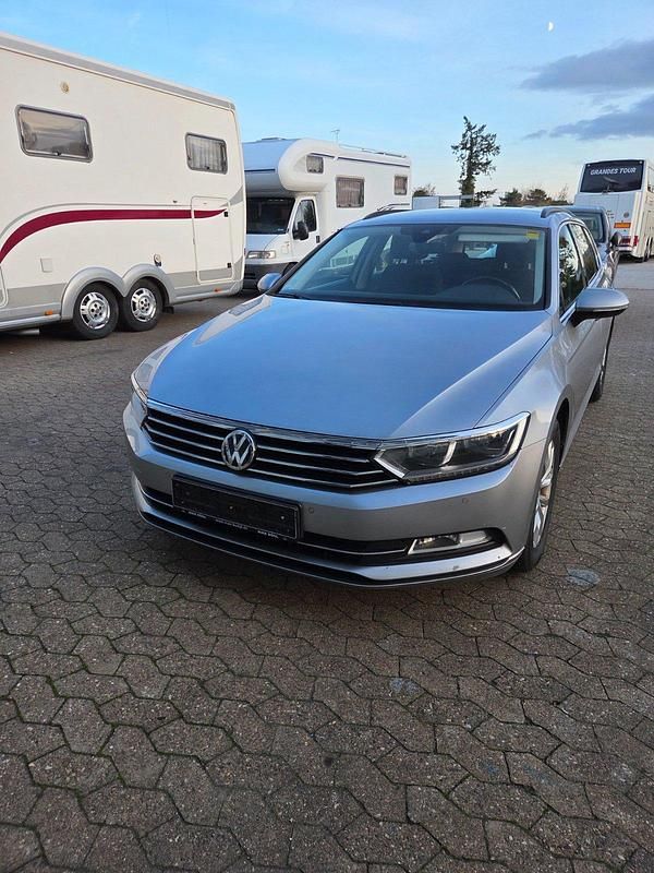 Silber Gebraucht 2019 VW Passat Kombi | 9.950 € (Guter Preis) - Bild 1/4
