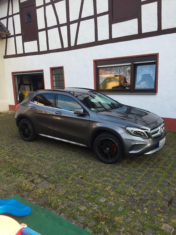 Gebraucht Mercedes GLA200 Style 136 PS (100 kW) 2014 Grau SUV