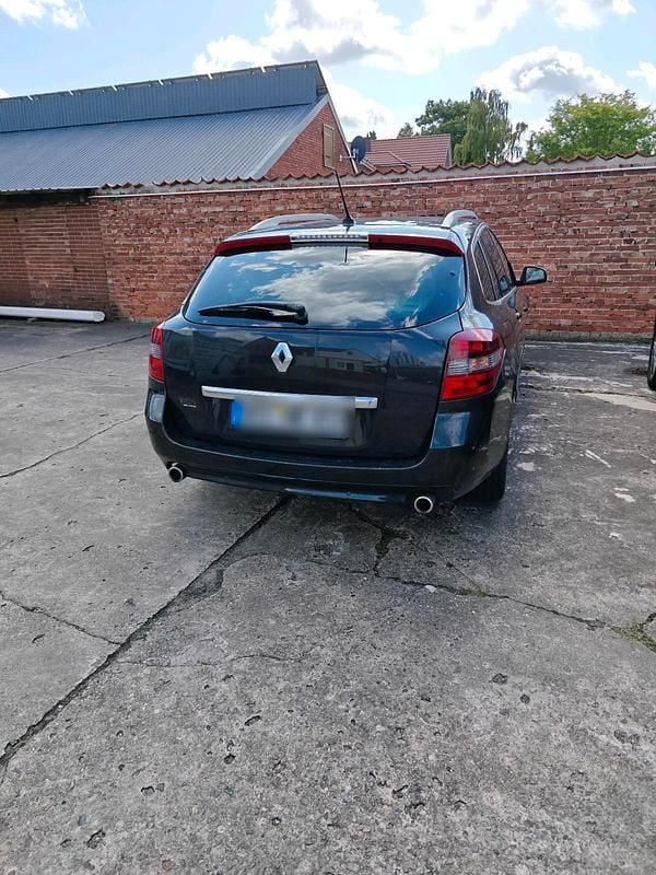 Schwarz Gebraucht 2011 Renault Laguna III Kombi | 4.000 € (Fairer Preis) - Bild 1/4