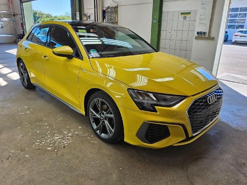 Gelb Gebraucht 2022 Audi A3 Sportback S-Line Limousine | 20.999 € (Guter Preis) - Bild 1/4