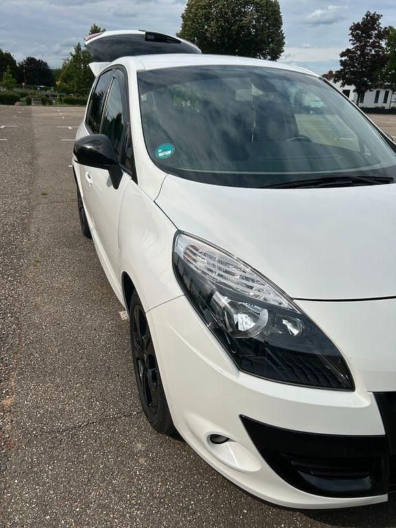 Gebraucht Renault Scénic III Expression 110 PS (80 kW) 2011 Weiß Van / Kleinbus