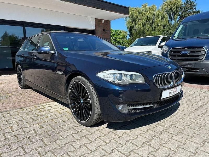 Blau Gebraucht 2012 BMW 530 M Sport Limousine | 13.350 € (Guter Preis) - Bild 1/4