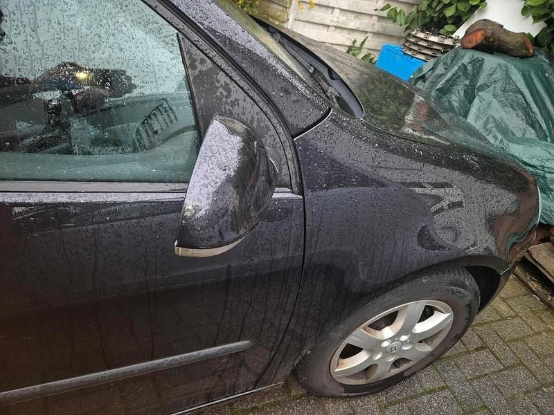 Usata VW Golf V 75 CV (55 kW) 2004 Nero Utilitaria