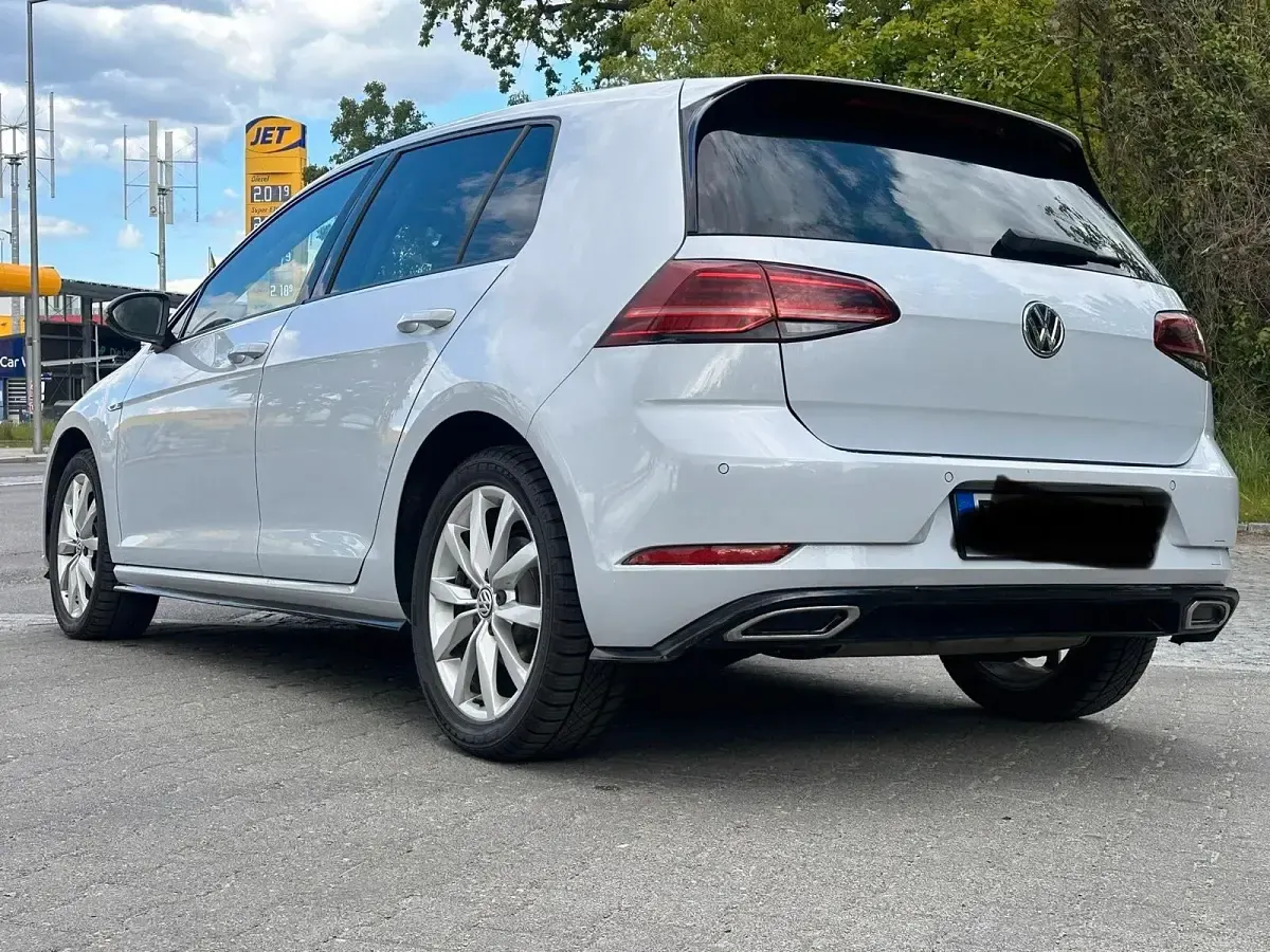 Second-hand VW Golf VII R 150 CP (110 kW) 2018 Andere farben Berlinǎ