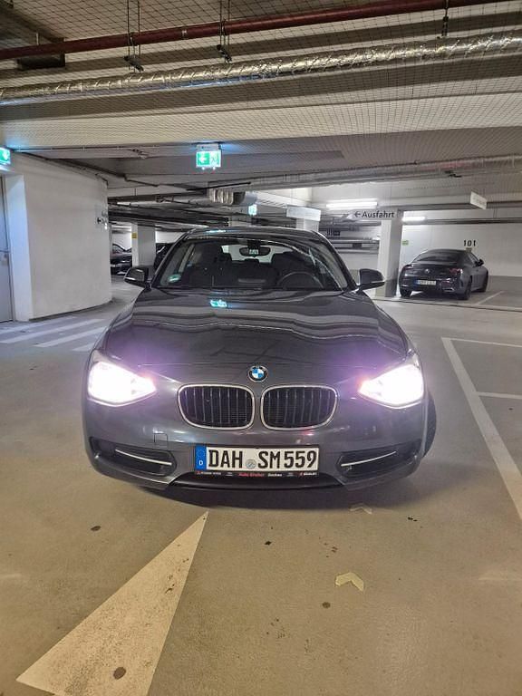 Grau Gebraucht 2013 BMW 116 Sport Line Kleinwagen | 7.300 € (Fairer Preis) - Bild 1/4