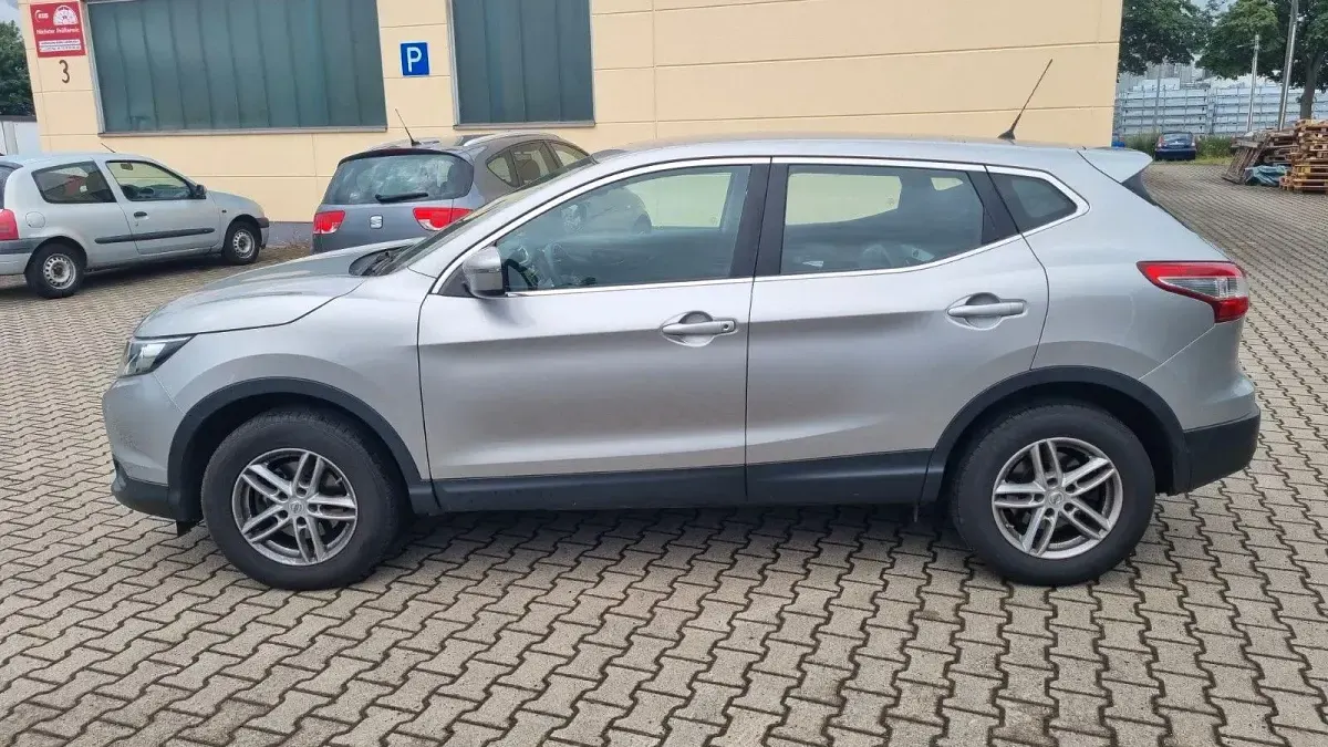 Gebraucht Nissan Qashqai Visia 116 PS (85 kW) 2015 Silber SUV