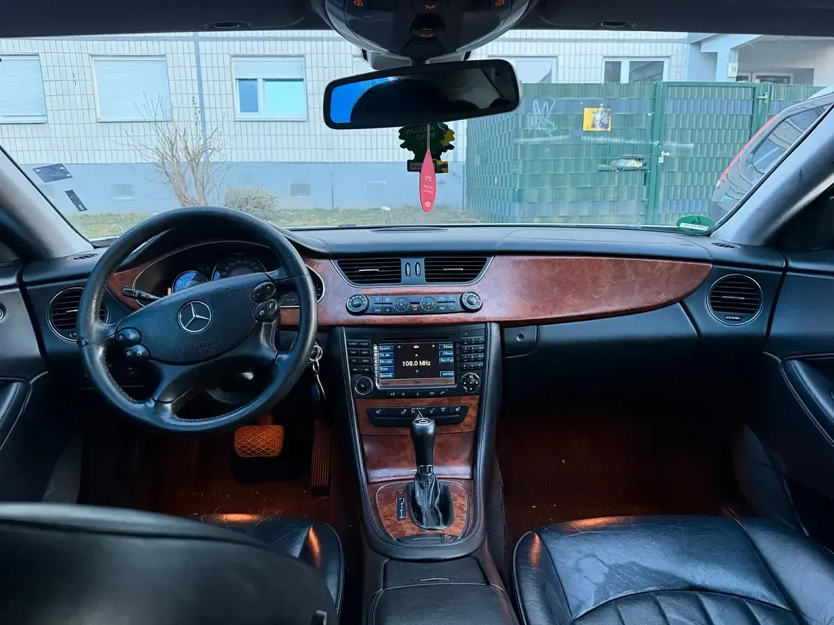Gebraucht Mercedes CLS320 280 PS (205 kW) 2007 Silber Coupé