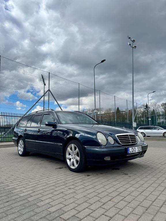 Gebraucht Mercedes E320 Classic 197 PS (144 kW) 2002 Schwarz Limousine