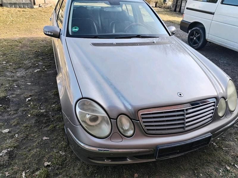 Gebraucht Mercedes E220 150 PS (110 kW) 2004 Silber Limousine