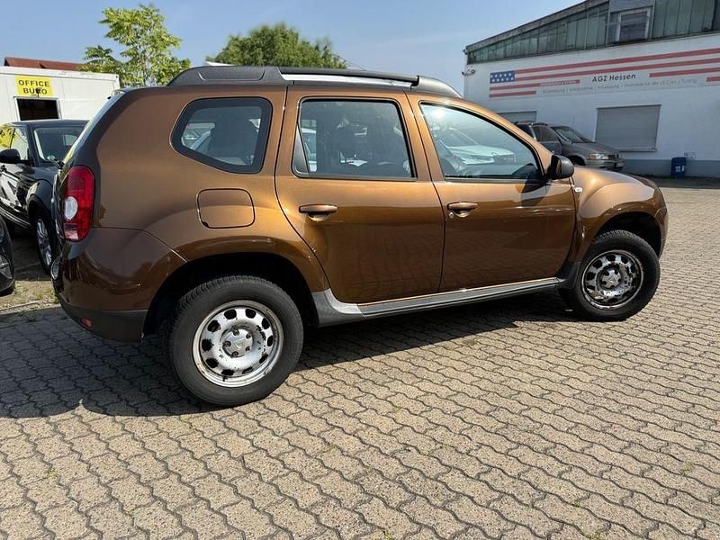 Braun Gebraucht 2013 Dacia Duster Lauréate SUV | 4.199 € (Guter Preis) - Bild 1/4