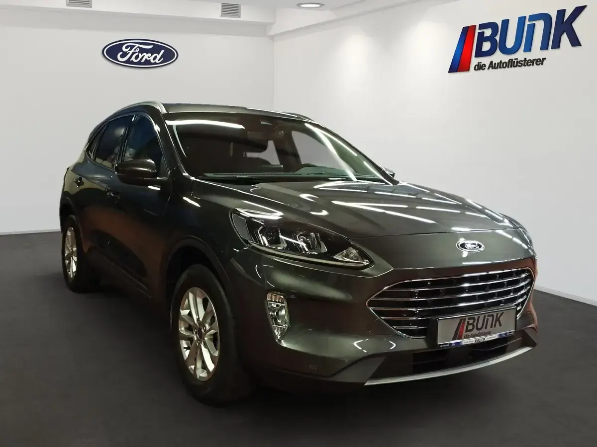 Gebraucht Ford Kuga Titanium 225 PS (165 kW) 2022 Grau SUV