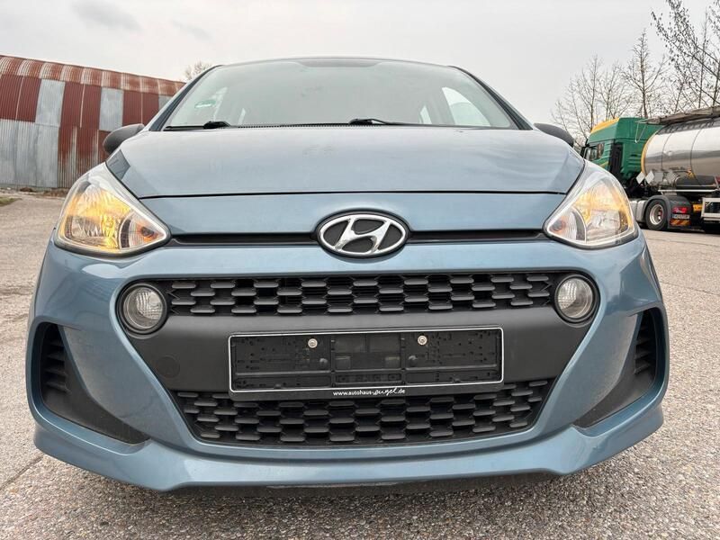 Silber Gebraucht 2017 Hyundai i10 Kleinwagen | 6.480 € (Fairer Preis) - Bild 1/4