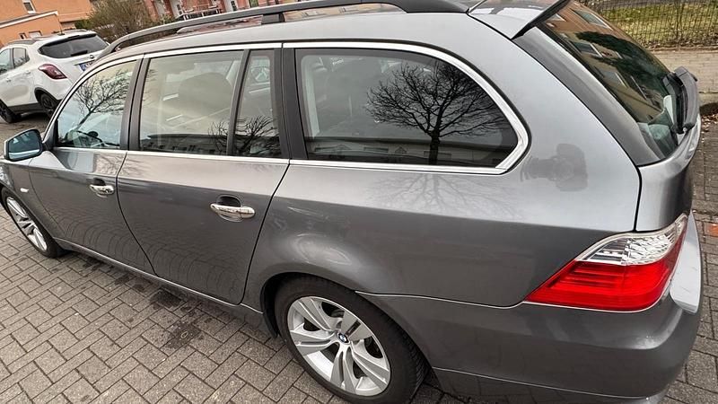 Grau Gebraucht 2009 BMW 520 Kombi | 6.900 € (Etwas zu teuer) - Bild 1/4