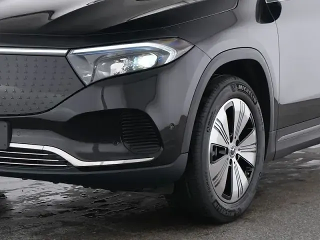 Gebraucht Mercedes EQA300 Progressive 167 kW (228 PS) 2025 Lack kosmosschwarz SUV