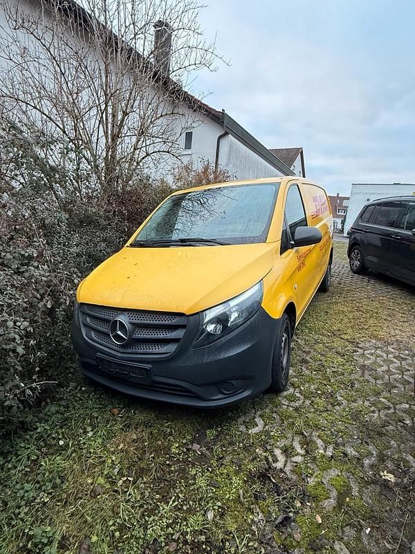 Gelb Gebraucht 2017 Mercedes Vito Van | 5.499 € - Bild 1/4
