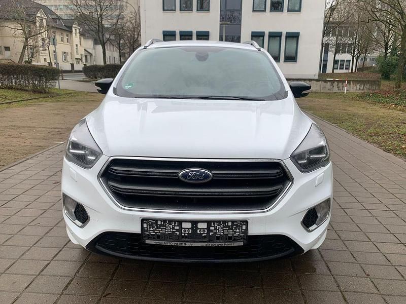 Gebraucht Ford Kuga 150 PS (110 kW) 2019 Weiß SUV