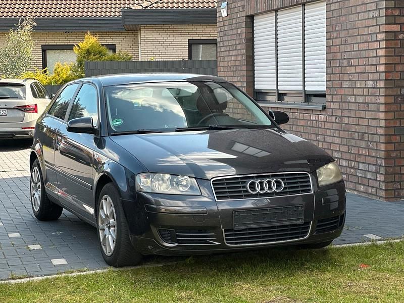 Grau Gebraucht 2003 Audi A3 Coupé | 2.400 € - Bild 1/4