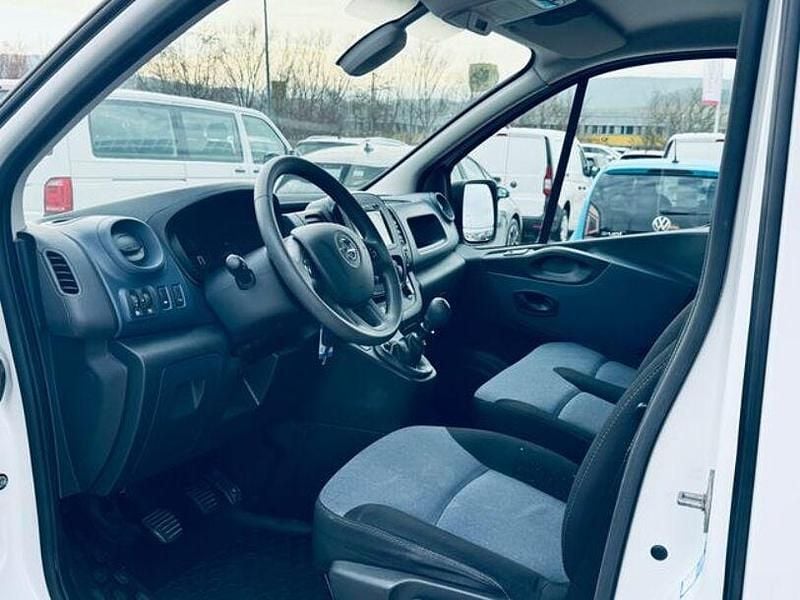 Gebraucht Opel Vivaro 120 PS (88 kW) 2017 Weiß Van / Kleinbus