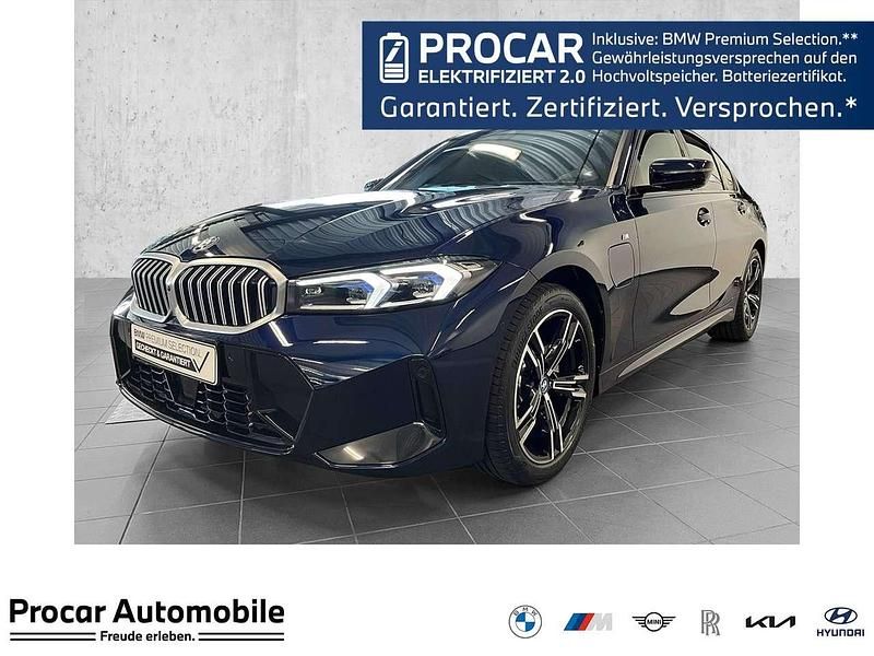 Blau Gebraucht 2024 BMW 330e M Sport Limousine | 43.990 € (Fairer Preis) - Bild 1/3