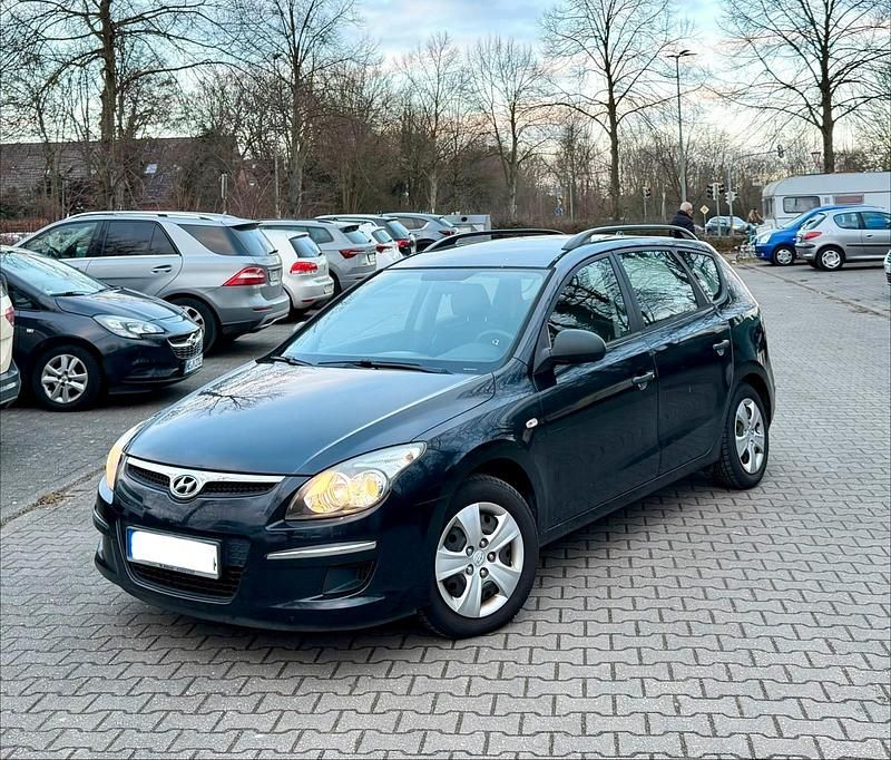 Gebraucht Hyundai i30 Comfort 109 PS (80 kW) 2009 Schwarz Kombi