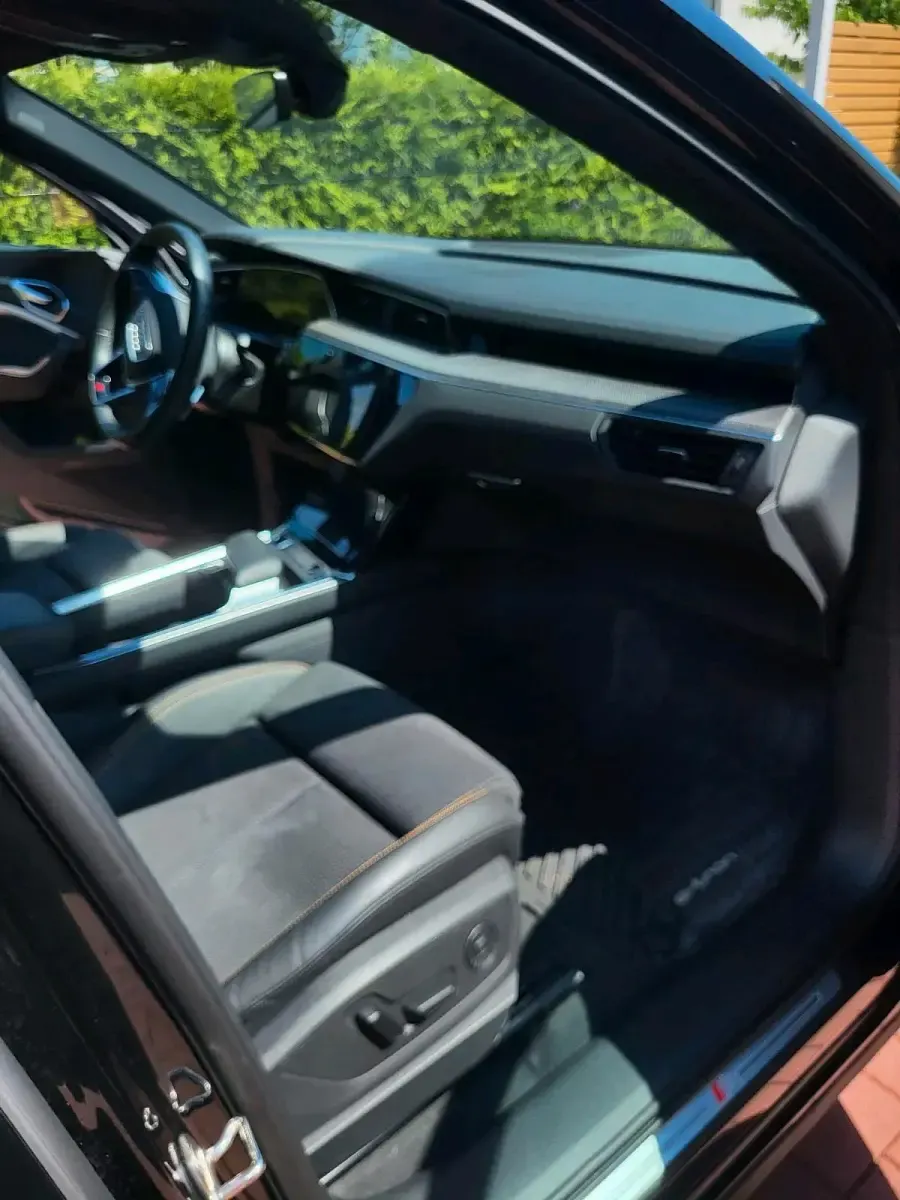 Gebraucht Audi e-tron Black Edition 230 kW (313 PS) 2022 Schwarz SUV