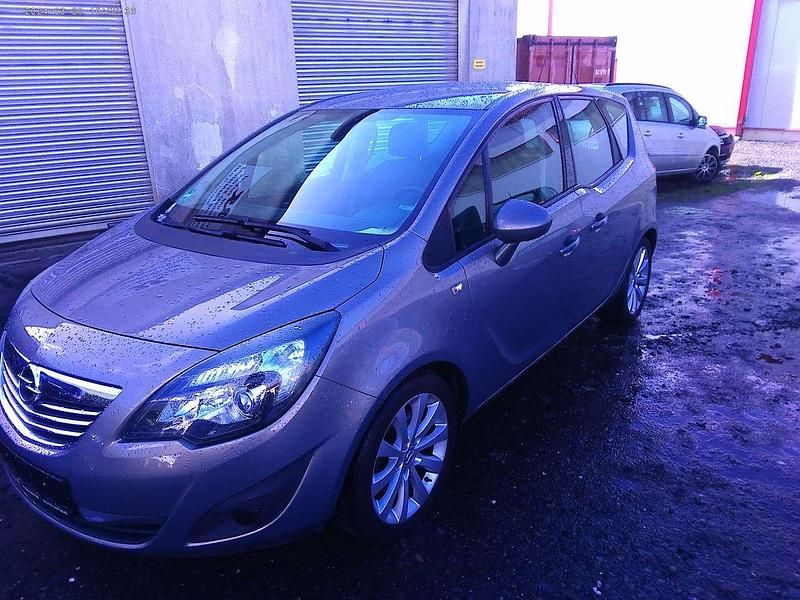 Gebraucht Opel Meriva 140 PS (102 kW) 2010 Gold Van / Kleinbus