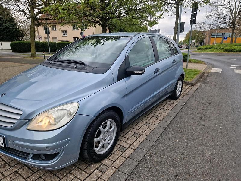 Silber Gebraucht 2006 Mercedes B170 Van / Kleinbus | 2.999 € (Fairer Preis) - Bild 1/4
